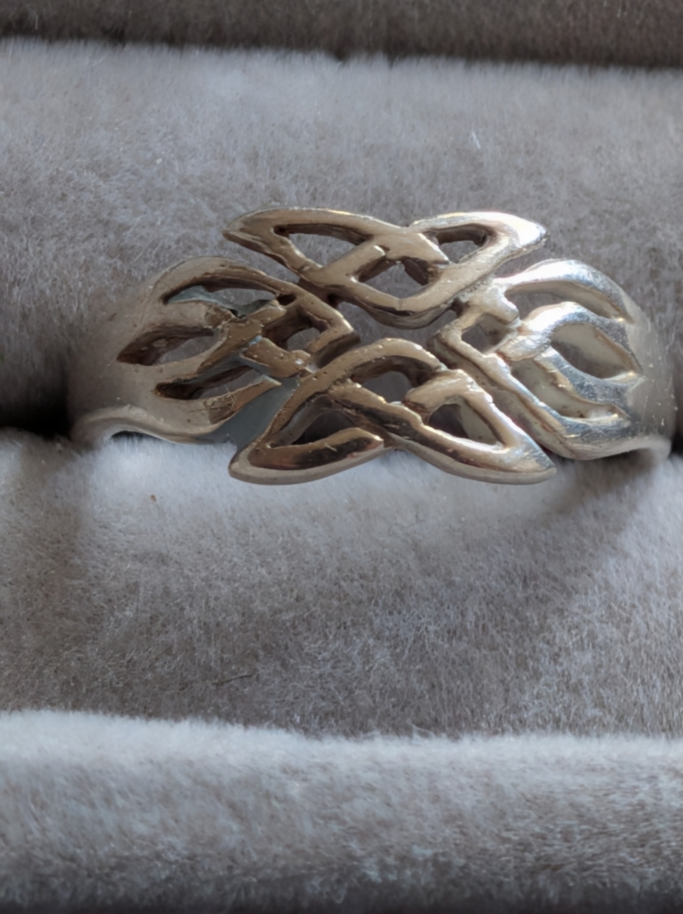 sterling silver 925 ring featuring a decorative knotwork design, Celtic Design